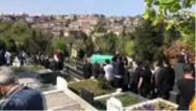 Nur Yerlitaş son yolculuğuna uğurlandı Nur Yerlitaş son yolculuğuna uğurlandı