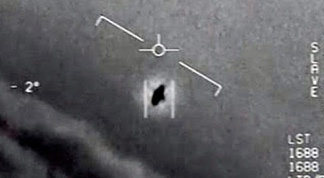 Pentagon, UFO olduğu iddia edilen cisimlerin görüntülerini paylaştı