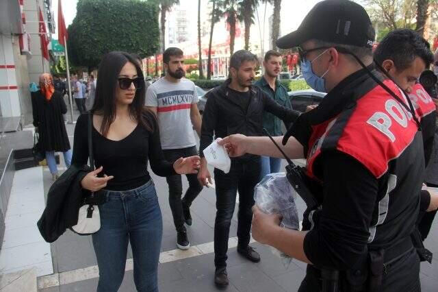 Polisin sosyal mesafe konusunda uyardığı vatandaş: O benim eşim, ayrılamam