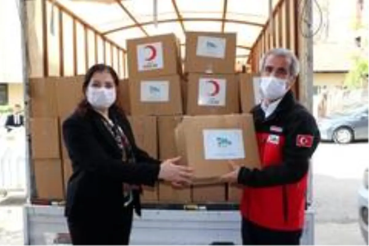 Rektör Karabulut'tan Kızılay'a bağış