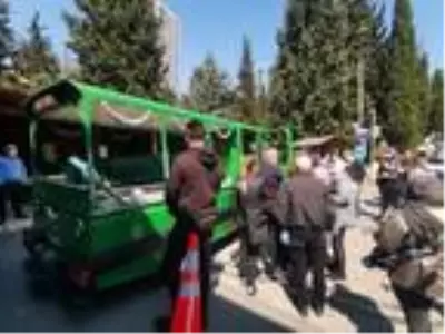Ünlü modacı Nur Yerlitaş son yolculuğuna uğurlandı Ünlü modacı Nur Yerlitaş son yolculuğuna uğurlandı