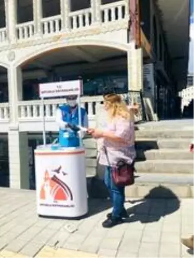 Artuklu'da ücretsiz maske dağıtımı sürüyor Artuklu'da ücretsiz maske dağıtımı sürüyor