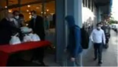 Avusturya'da Türk STK, ihtiyaç sahiplerine iftar paketi dağıtıyor Avusturya'da Türk STK, ihtiyaç sahiplerine iftar paketi dağıtıyor