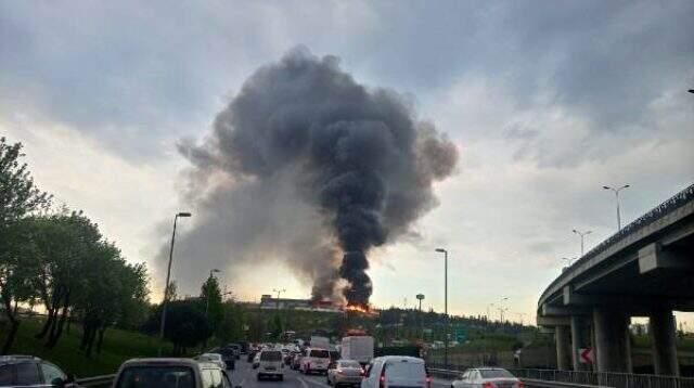 Bağcılar İSTOÇ'ta geri dönüşüm tesisinde yangın çıktı