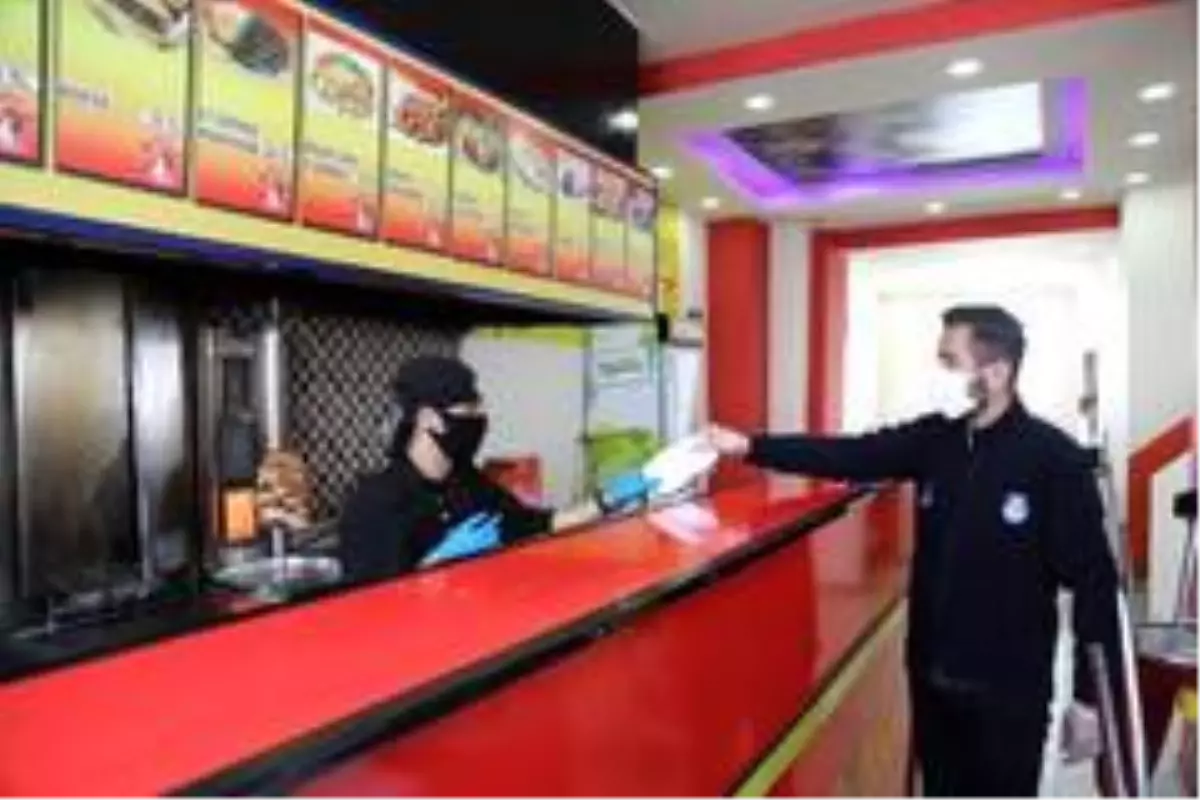 Başkale Belediyesinden ücretsiz maske dağıtımı