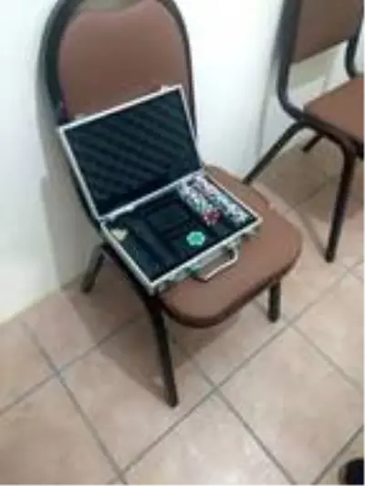 İş yerinde kumar oynayan 12 kişiye, 49 bin 800 lira ceza İş yerinde kumar oynayan 12 kişiye, 49 bin 800 lira ceza