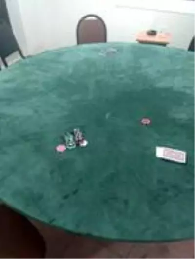 İş yerinde kumar oynayan 12 kişiye, 49 bin 800 lira ceza İş yerinde kumar oynayan 12 kişiye, 49 bin 800 lira ceza