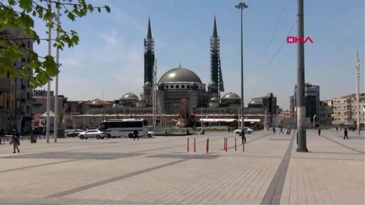 TAKSİM VE İSTİKLAL CADDESİ�NDE YOĞUNLUK Haberler