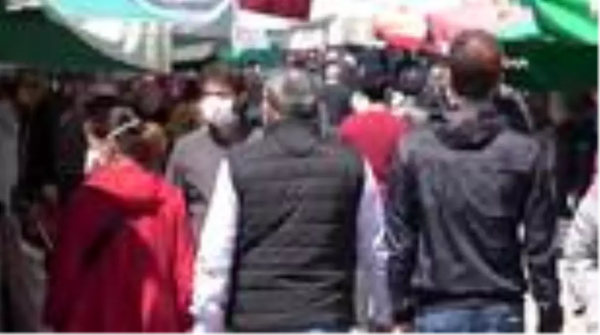 Tokat'ta Çarşamba pazarında yoğunluk