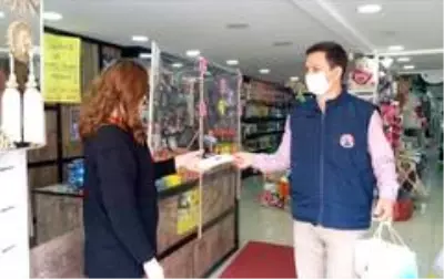 Bafra belediyesinden esnafa maske Bafra belediyesinden esnafa maske