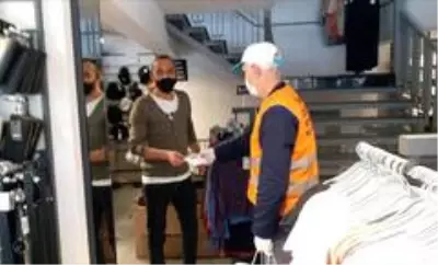 Bafra belediyesinden esnafa maske Bafra belediyesinden esnafa maske
