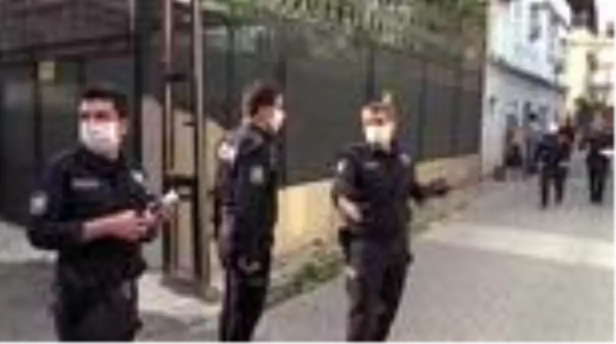 Elektrik tellerine takılan uçurtmasını almak isteyen çocuk akıma kapıldı