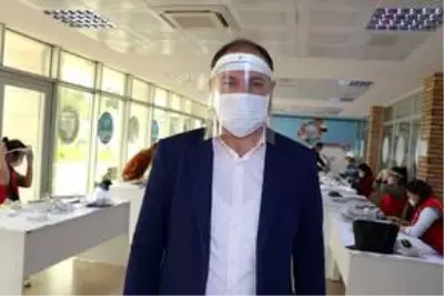 Gençlik merkezinde sağlık çalışanları için mesai yapılıyor