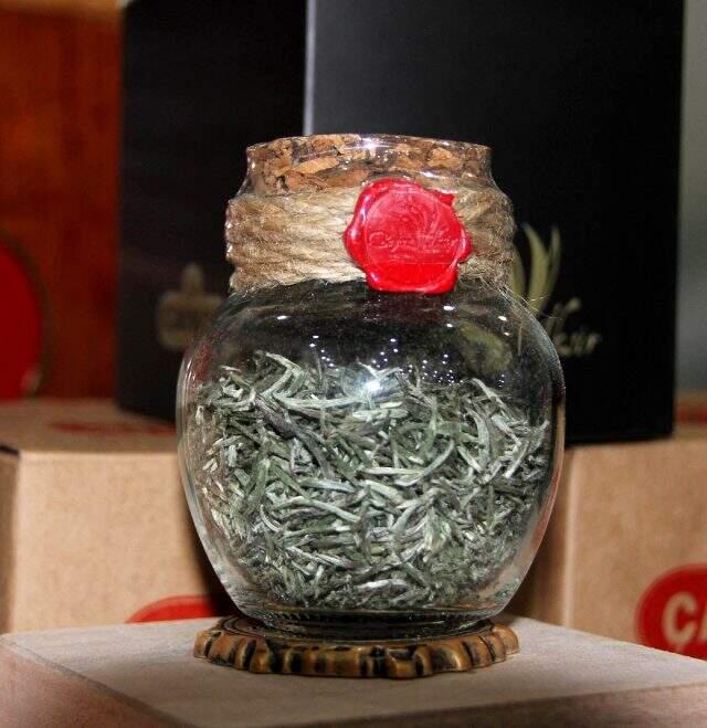 Kilosu 4 bin 500 liradan satılan beyaz çayın hasadı başladı