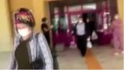 Korona virüsü yenen 5 kişi alkışlarla hastaneden uğurlandı Korona virüsü yenen 5 kişi alkışlarla hastaneden uğurlandı