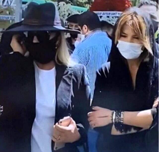 Küs olan Seren Serengil ve Gülben Ergen yıllar sonra yan yana geldi Küs olan Seren Serengil ve Gülben Ergen yıllar sonra yan yana geldi