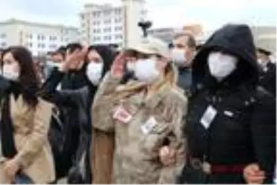 Şehit eşini asker selamıyla uğurladı Şehit eşini asker selamıyla uğurladı