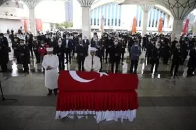 Şehit Jandarma Uzman Çavuş Yılmaz Güneş son yolculuğuna uğurlandı Şehit Jandarma Uzman Çavuş Yılmaz Güneş son yolculuğuna uğurlandı