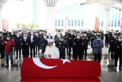 Şehit Jandarma Uzman Çavuş Yılmaz Güneş son yolculuğuna uğurlandı Şehit Jandarma Uzman Çavuş Yılmaz Güneş son yolculuğuna uğurlandı