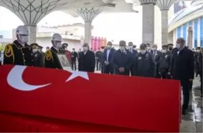 Şehit Jandarma Uzman Çavuş Yılmaz Güneş son yolculuğuna uğurlandı Şehit Jandarma Uzman Çavuş Yılmaz Güneş son yolculuğuna uğurlandı