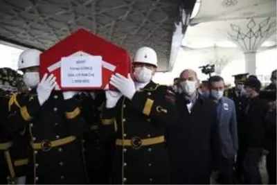 Şehit Jandarma Uzman Çavuş Yılmaz Güneş son yolculuğuna uğurlandı Şehit Jandarma Uzman Çavuş Yılmaz Güneş son yolculuğuna uğurlandı