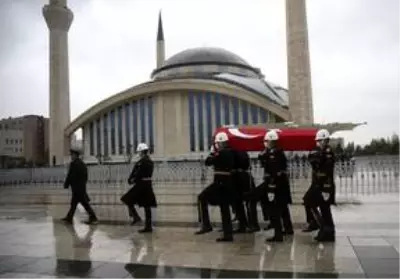 Şehit Jandarma Uzman Çavuş Yılmaz Güneş son yolculuğuna uğurlandı Şehit Jandarma Uzman Çavuş Yılmaz Güneş son yolculuğuna uğurlandı