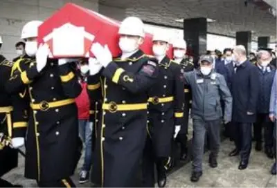 Şehit Jandarma Uzman Çavuş Yılmaz Güneş son yolculuğuna uğurlandı Şehit Jandarma Uzman Çavuş Yılmaz Güneş son yolculuğuna uğurlandı