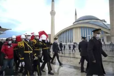 Şehit Jandarma Uzman Çavuş Yılmaz Güneş son yolculuğuna uğurlandı Şehit Jandarma Uzman Çavuş Yılmaz Güneş son yolculuğuna uğurlandı