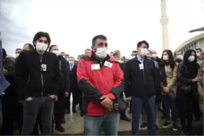 Şehit Jandarma Uzman Çavuş Yılmaz Güneş son yolculuğuna uğurlandı Şehit Jandarma Uzman Çavuş Yılmaz Güneş son yolculuğuna uğurlandı