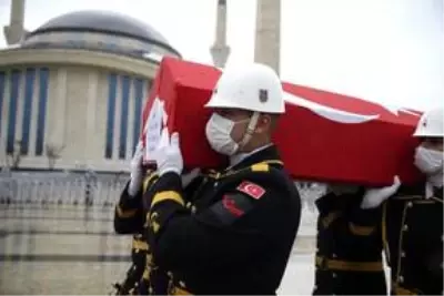 Şehit Jandarma Uzman Çavuş Yılmaz Güneş son yolculuğuna uğurlandı Şehit Jandarma Uzman Çavuş Yılmaz Güneş son yolculuğuna uğurlandı