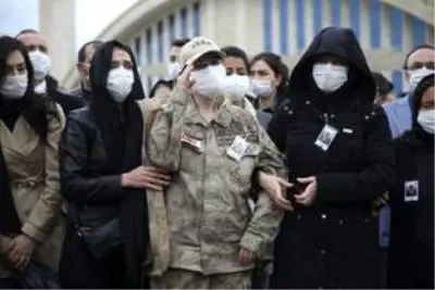 Şehit Jandarma Uzman Çavuş Yılmaz Güneş son yolculuğuna uğurlandı Şehit Jandarma Uzman Çavuş Yılmaz Güneş son yolculuğuna uğurlandı