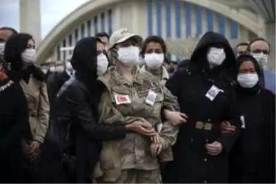 Şehit Jandarma Uzman Çavuş Yılmaz Güneş son yolculuğuna uğurlandı Şehit Jandarma Uzman Çavuş Yılmaz Güneş son yolculuğuna uğurlandı