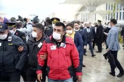 Şehit Jandarma Uzman Çavuş Yılmaz Güneş son yolculuğuna uğurlandı Şehit Jandarma Uzman Çavuş Yılmaz Güneş son yolculuğuna uğurlandı