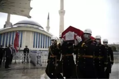Şehit Jandarma Uzman Çavuş Yılmaz Güneş son yolculuğuna uğurlandı Şehit Jandarma Uzman Çavuş Yılmaz Güneş son yolculuğuna uğurlandı