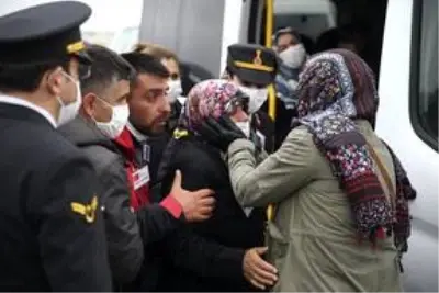 Şehit Jandarma Uzman Çavuş Yılmaz Güneş son yolculuğuna uğurlandı Şehit Jandarma Uzman Çavuş Yılmaz Güneş son yolculuğuna uğurlandı