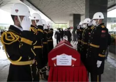 Şehit Jandarma Uzman Çavuş Yılmaz Güneş son yolculuğuna uğurlandı Şehit Jandarma Uzman Çavuş Yılmaz Güneş son yolculuğuna uğurlandı