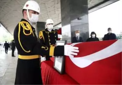 Şehit Jandarma Uzman Çavuş Yılmaz Güneş son yolculuğuna uğurlandı Şehit Jandarma Uzman Çavuş Yılmaz Güneş son yolculuğuna uğurlandı