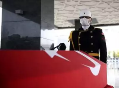 Şehit Jandarma Uzman Çavuş Yılmaz Güneş son yolculuğuna uğurlandı Şehit Jandarma Uzman Çavuş Yılmaz Güneş son yolculuğuna uğurlandı
