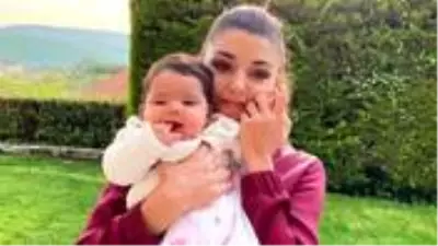 Ünlü oyuncu Hande Erçel, yeğeni Aylin Mavi ile pozlarını paylaştı Ünlü oyuncu Hande Erçel, yeğeni Aylin Mavi ile pozlarını paylaştı