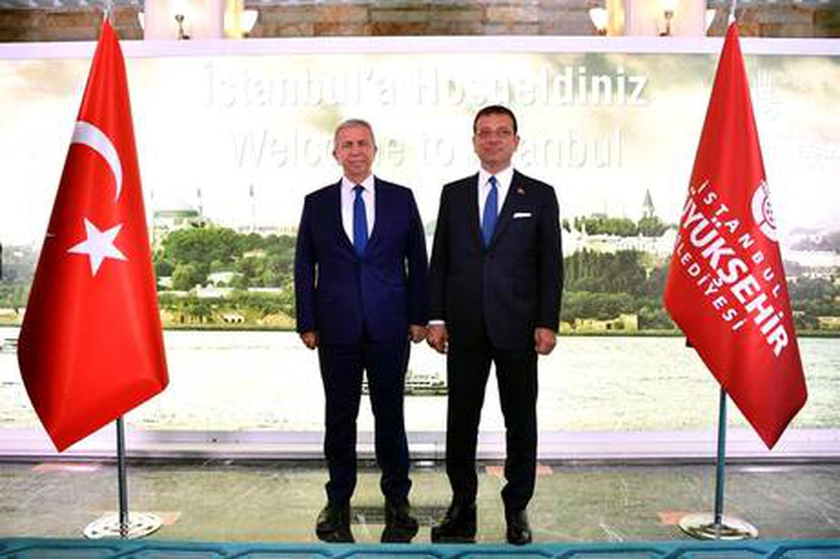 Koronavirüsle mücadelede anket sonucuna göre; Mansur Yavaş, Ekrem İmamoğlu'ndan yüzde 12 daha başarılı