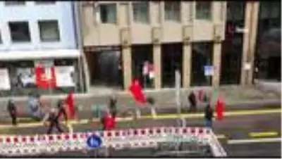 - Almanya'da sosyal mesafeli 1 Mayıs yürüyüşü - Almanya'da sosyal mesafeli 1 Mayıs yürüyüşü