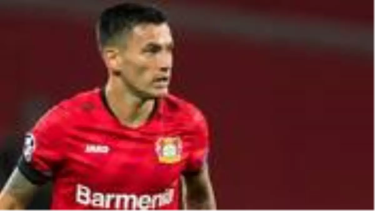 Fenerbahçe ve Galatasaray'ın gündeminde yer alan Charles Aranguiz, Leverkusen ile sözleşme yeniledi