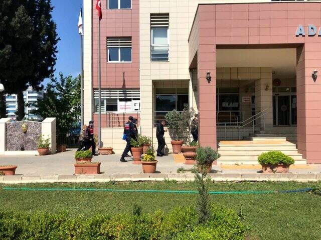 İzmir'de dehşet! Ev sahibinin ellerini ve ayaklarını bağlayıp hırsızlık yaptılar