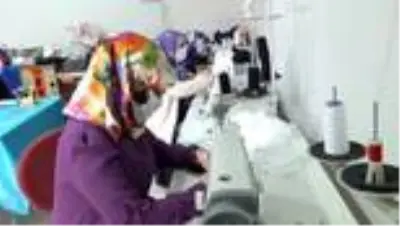 Keban'da 9 bin maske vatandaşlara ücretsiz dağıtılıyor Keban'da 9 bin maske vatandaşlara ücretsiz dağıtılıyor