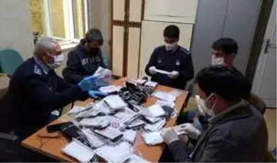 Keban'da 9 bin maske vatandaşlara ücretsiz dağıtılıyor Keban'da 9 bin maske vatandaşlara ücretsiz dağıtılıyor