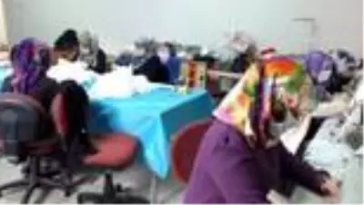 Keban'da 9 bin maske vatandaşlara ücretsiz dağıtılıyor Keban'da 9 bin maske vatandaşlara ücretsiz dağıtılıyor