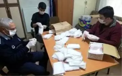 Keban'da 9 bin maske vatandaşlara ücretsiz dağıtılıyor Keban'da 9 bin maske vatandaşlara ücretsiz dağıtılıyor