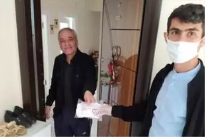 Keban'da 9 bin maske vatandaşlara ücretsiz dağıtılıyor Keban'da 9 bin maske vatandaşlara ücretsiz dağıtılıyor