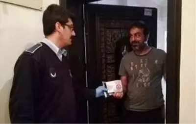 Keban'da 9 bin maske vatandaşlara ücretsiz dağıtılıyor Keban'da 9 bin maske vatandaşlara ücretsiz dağıtılıyor