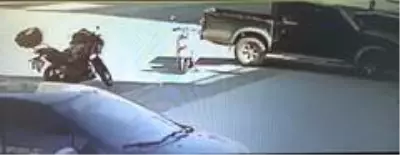 İki gün önce alınan motosikleti kamyonet ezdi